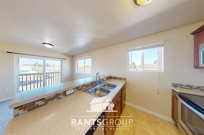 Building Photo - Cuter 2 Bed in the heart of Yelm!