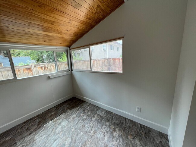 Building Photo - Corner-Lot Bungalow Close to Old Town Fort Collins!