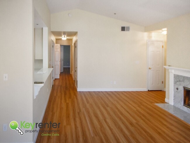 Building Photo - Rare San Ramon Foothills Condo available!