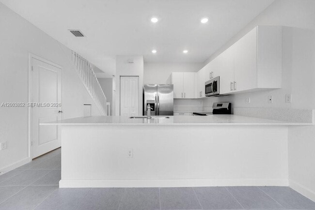 Building Photo - 2619 SE 28th Dr