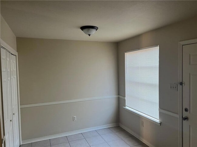 Building Photo - 126 Lakewood Dr