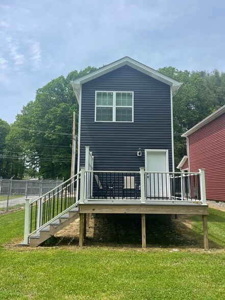 Building Photo - 1029 W 5th St