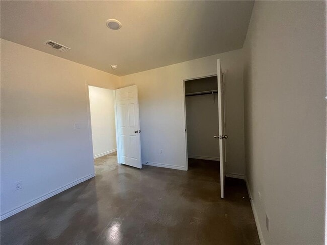Building Photo - 2316 Alterman Dr