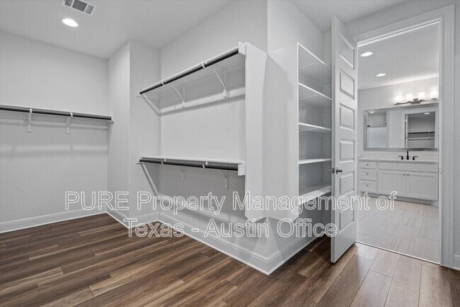 Building Photo - 1138 Woodpark Ln