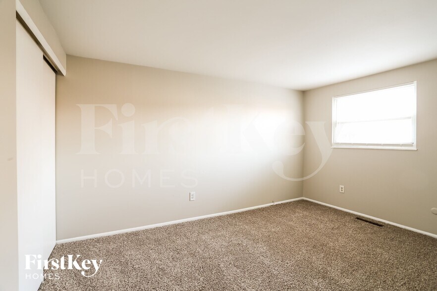 Building Photo - 4609 Paxton Dr S