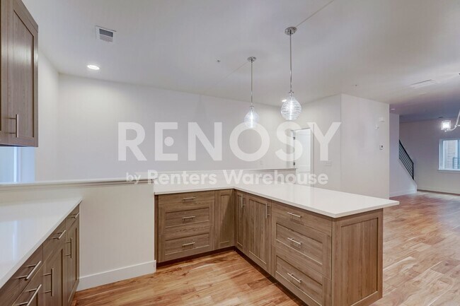 Building Photo - Prime Luxury Berkeley Townhouse with Rooftop Deck AVAILABLE NOW