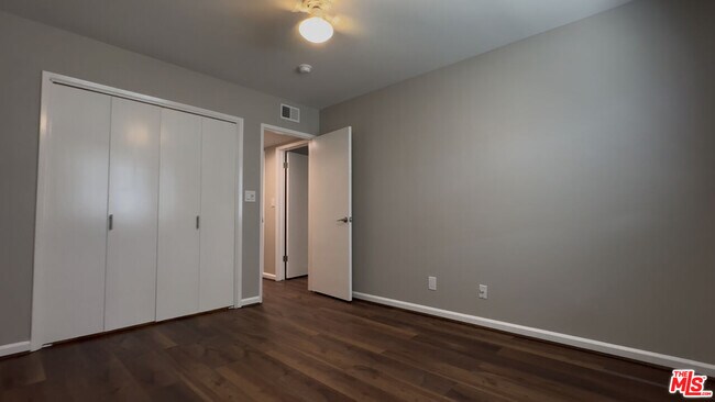 Building Photo - 11260 Overland Ave