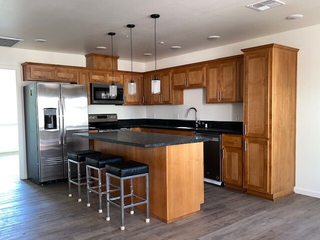 Building Photo - 5334 Kenneth Ave