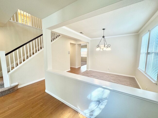 Building Photo - Beautiful 5 bed 3 bath Home in Wildhorse