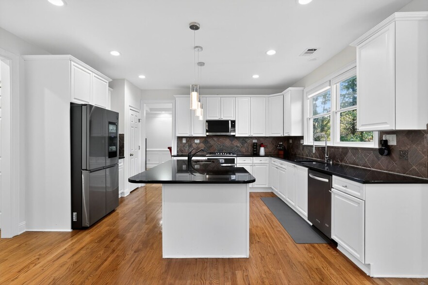 Building Photo - 410 Fox Chase Cir