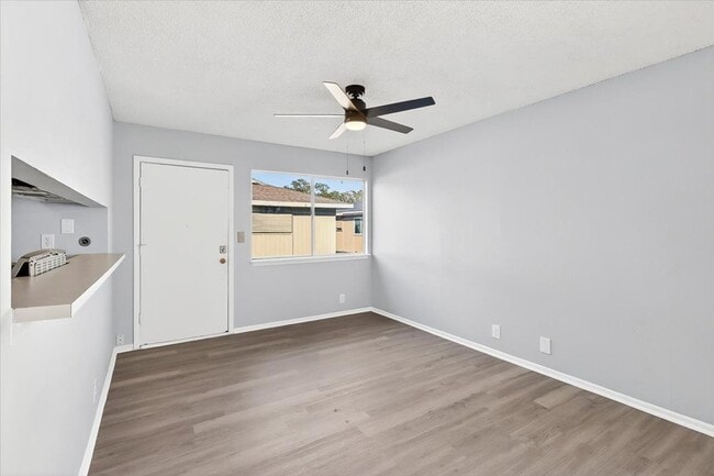 Building Photo - 6118 Hidden Cove