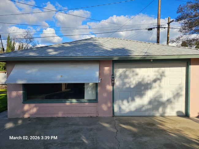 Building Photo - 620 N Beatrice Dr