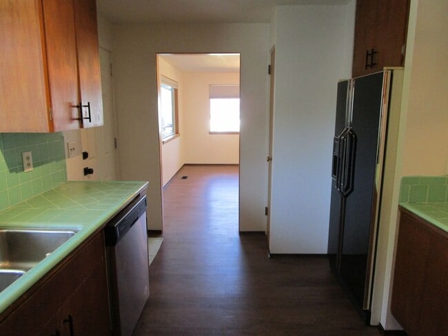 Building Photo - 3001 Oakes Ave