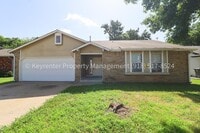 Building Photo - 3 Bed | 2 Bath in East Tulsa!