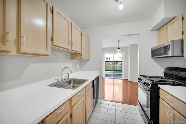 Building Photo - 4706 Whispering Hills Dr