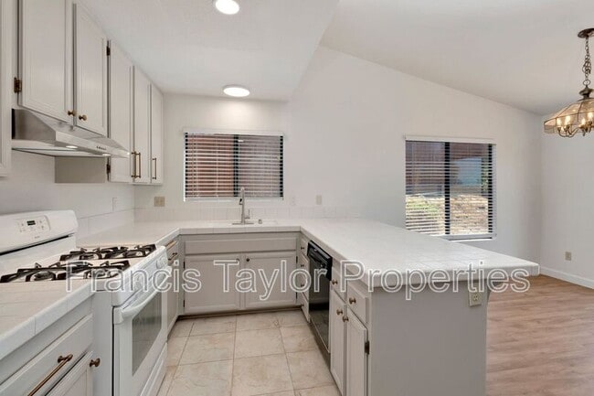 Building Photo - 2182 Firethorn Glen