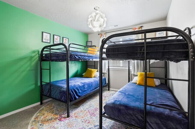 Building Photo - 218 Cliff Swallow Ave