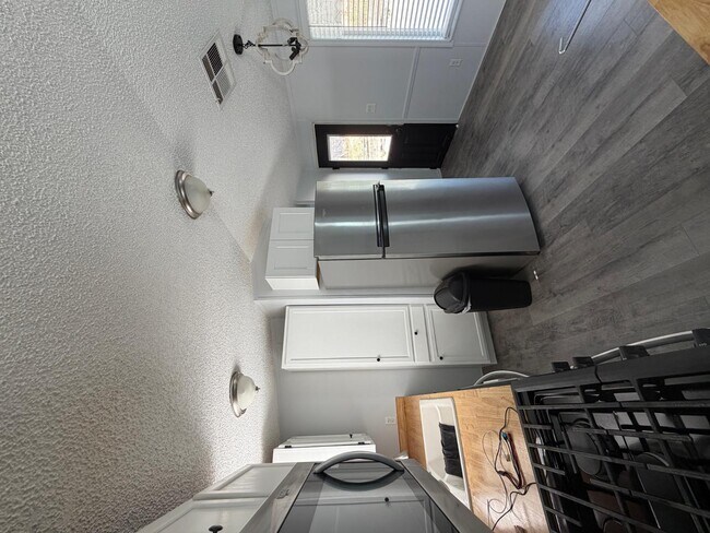 Building Photo - 142 Maryvale Dr