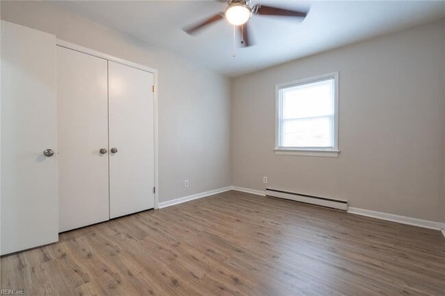 Building Photo - 344 Woodview Ave