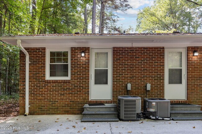 Building Photo - 1190 Gould Rd