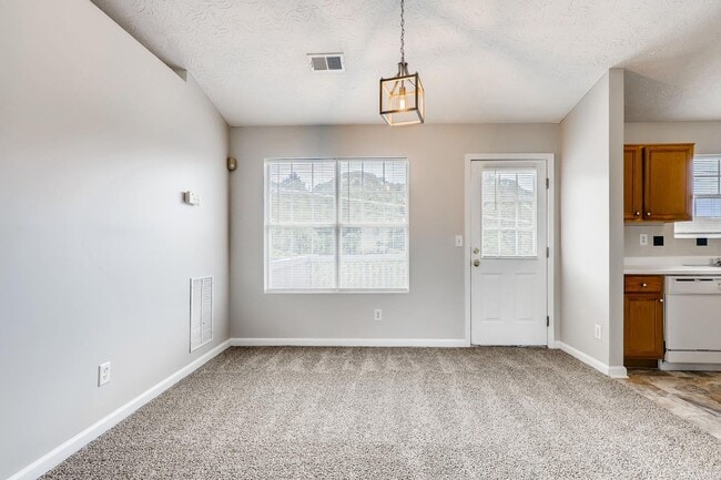 Building Photo - Gorgeous Split-Level 2 Story Home New Paint