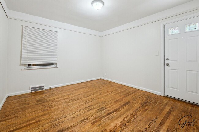 Building Photo - 10606 Marne St