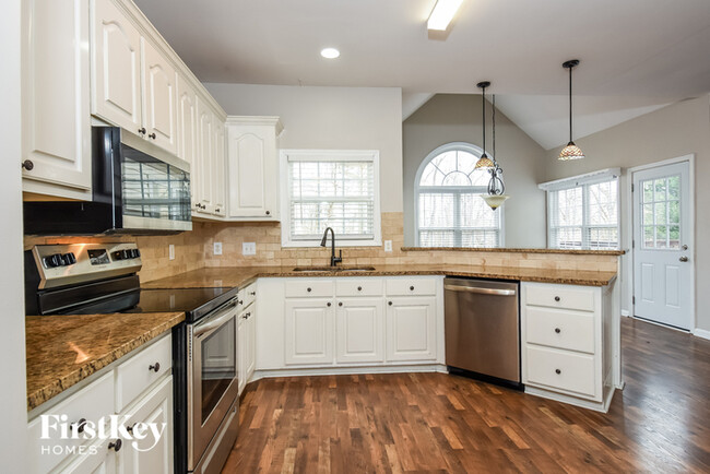 Building Photo - 47 Camelot Ct