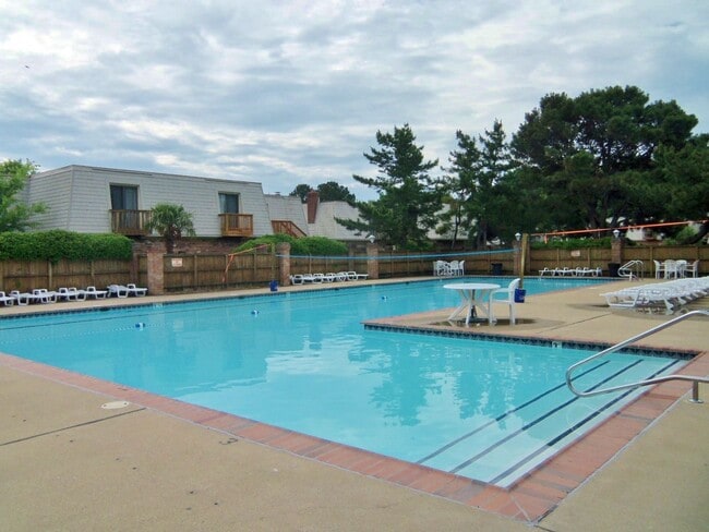 Building Photo - Spacious Condo One Mile to the Beach! One Living Level - Pet Friendly - Private Patio - Ready 05-...