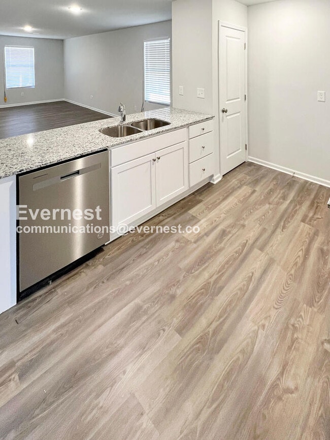 Building Photo - 3 Bed/2.5 Bath Home with Modern Amenities / Pet-Friendly / Coming Soon!