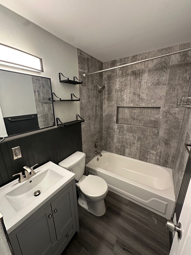 Building Photo - 1325 S Utica St