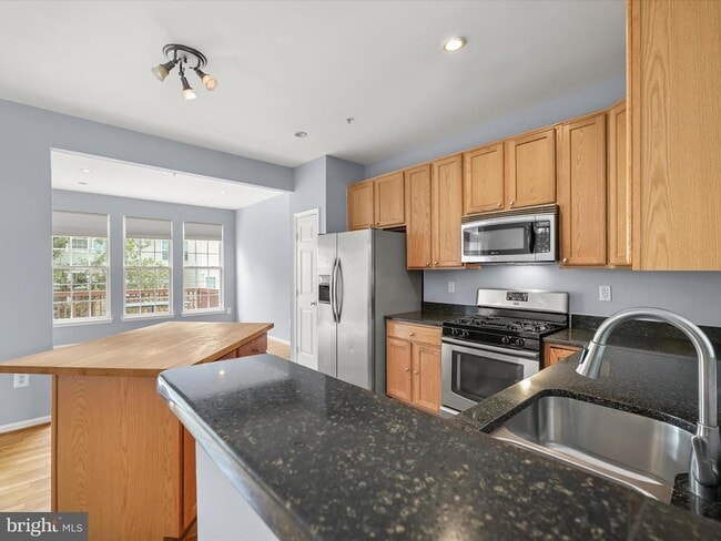 Building Photo - 4243 Begonia Dr