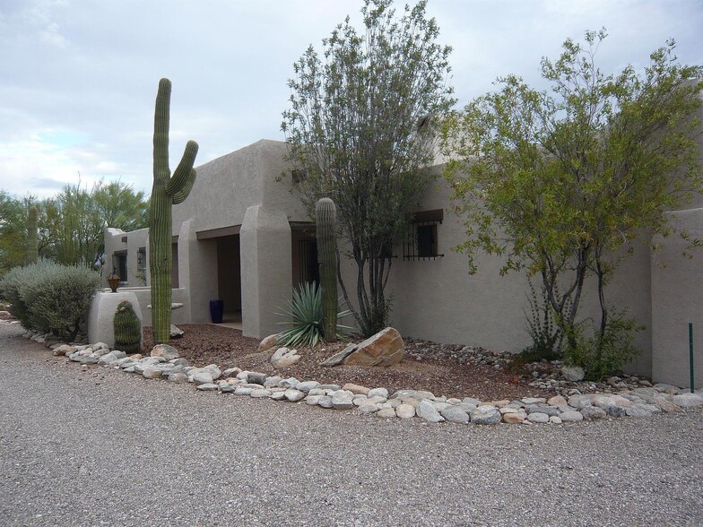 Primary Photo - 5310 N Camino Real