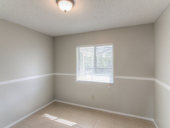 Building Photo - 3071 Bloomsbury Dr