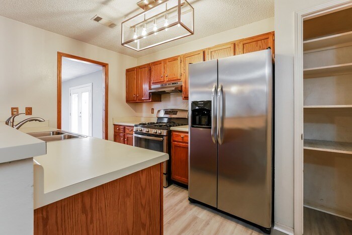 Building Photo - 511 Sanders Ln