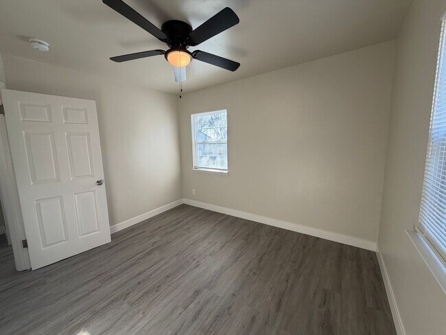 Building Photo - SAC T 2569