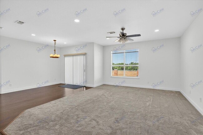 Building Photo - 2405 Loreto Dr