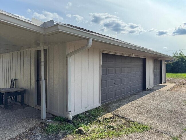 Building Photo - 11213 Lilleux Rd