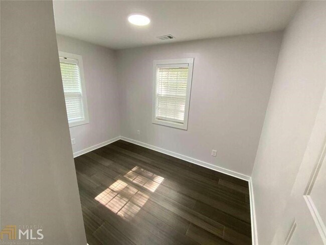 Building Photo - 1127 Dobbs Dr SE