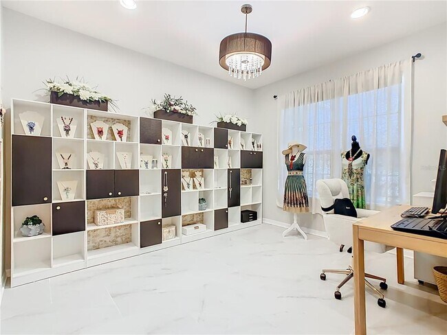 Building Photo - 790 Carmel Ln