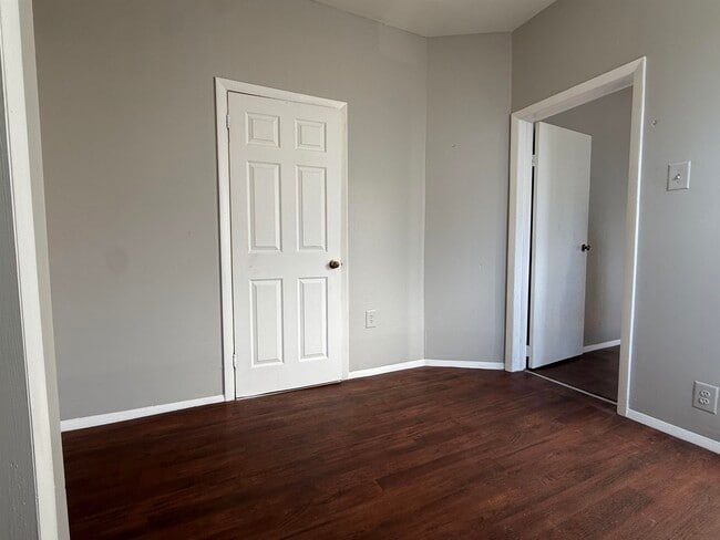 Building Photo - 846 Broadway