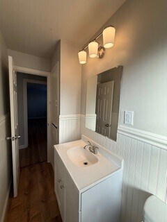 Building Photo - Beautifully renovated single story 2b/1b