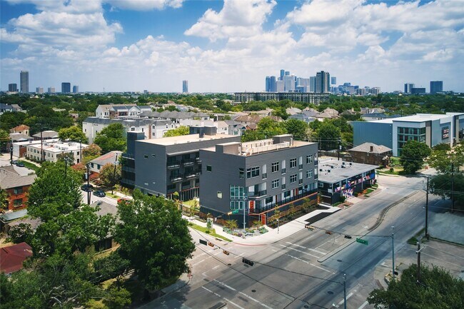Building Photo - 1846 Richmond Ave