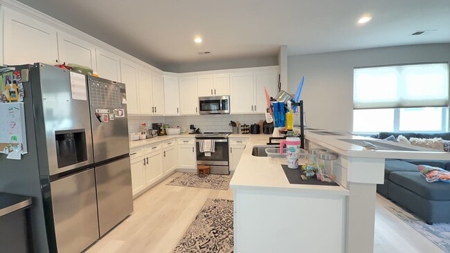 Building Photo - Modern 4-Bedroom Virginia Beach Home Near Town Center!
