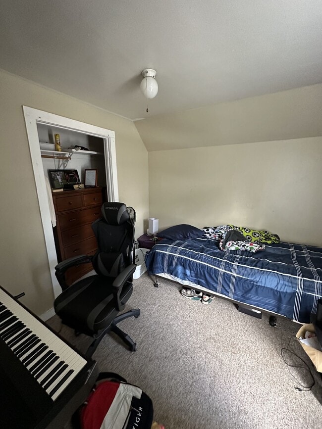 Building Photo - 4 Bed 1 Bath near UWEC, Water Street, and Sonnentag!