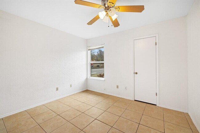 Building Photo - 801 Timber Trail