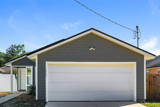 Building Photo - 1409 Forbes St