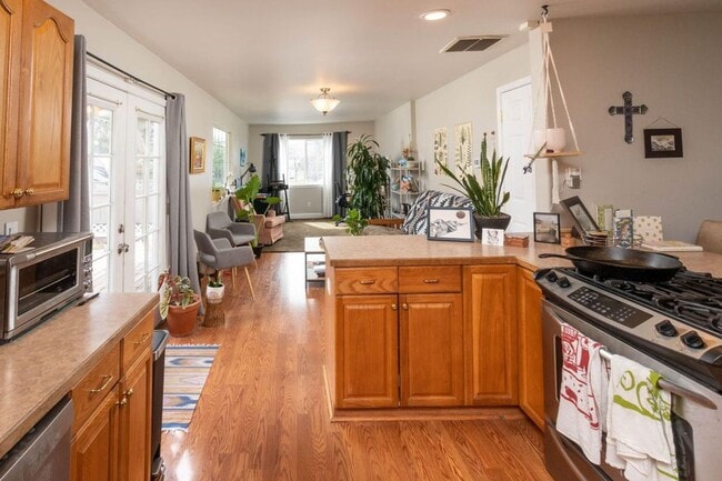 Building Photo - Wonderful home on large corner fenced lot in desired mid-town with views!