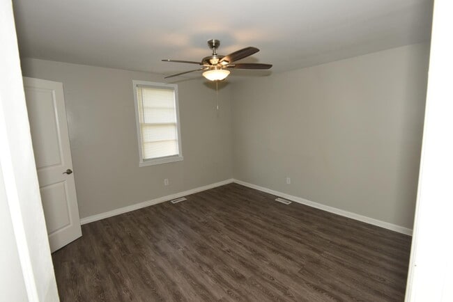 Building Photo - 14 Link St