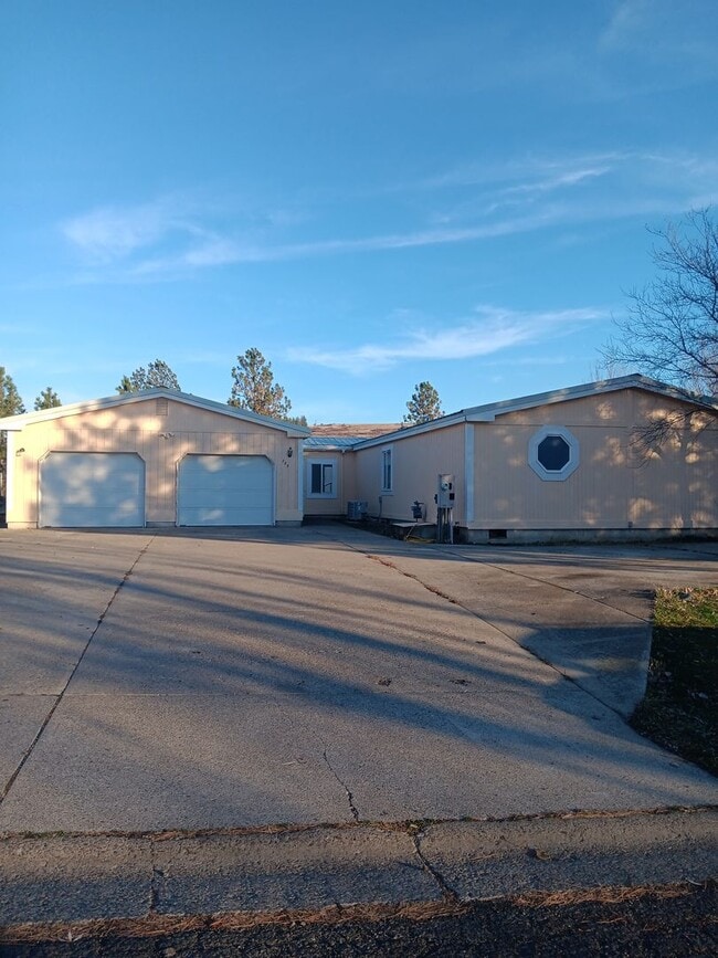 Primary Photo - 3 Bed House is Elgin