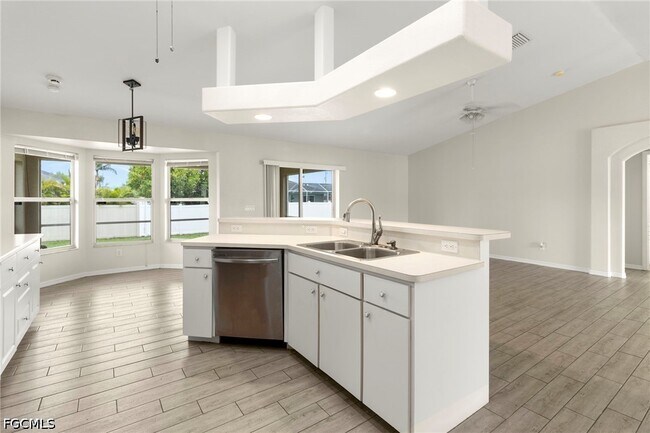 Building Photo - 1810 SW 22nd Terrace